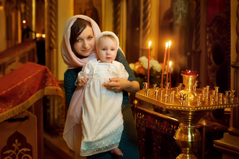Несовершеннолетняя крестная. Крещение ребенка. Фотосъемка детей в храме. Фотосъемка крещения в храме. Дети в церкви.