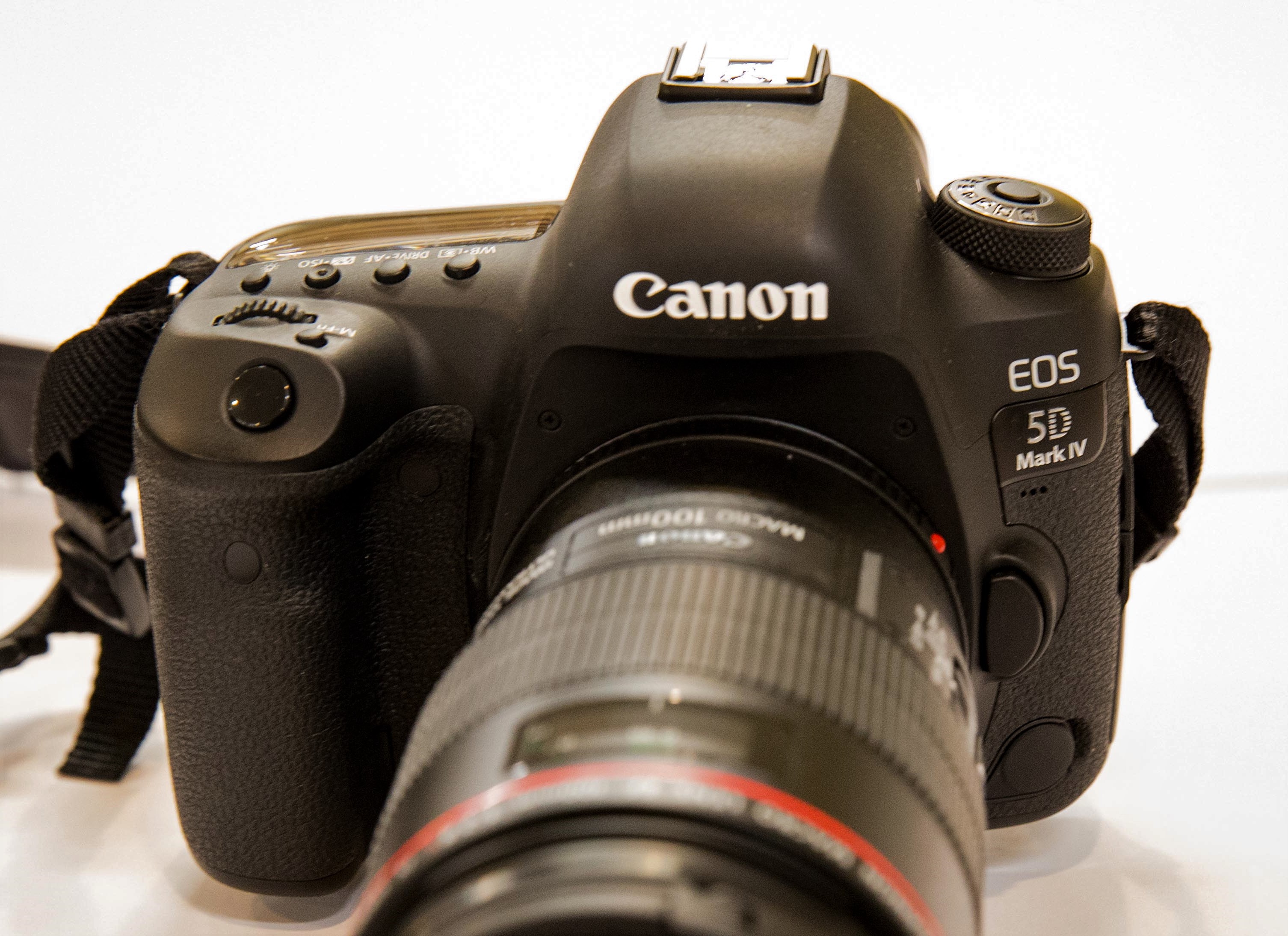 Canon EOS 5d Mark IV фото.