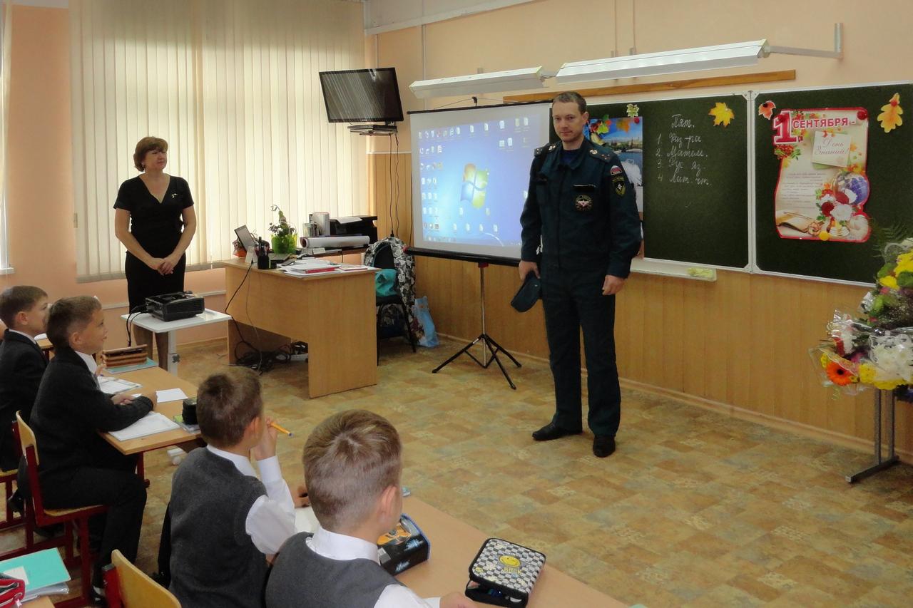 День в школе открытый урок. Урок ОБЖ В школе. Открытые урок МЧС. Открытый урок сотрудника МЧС. Фото открытого урока.